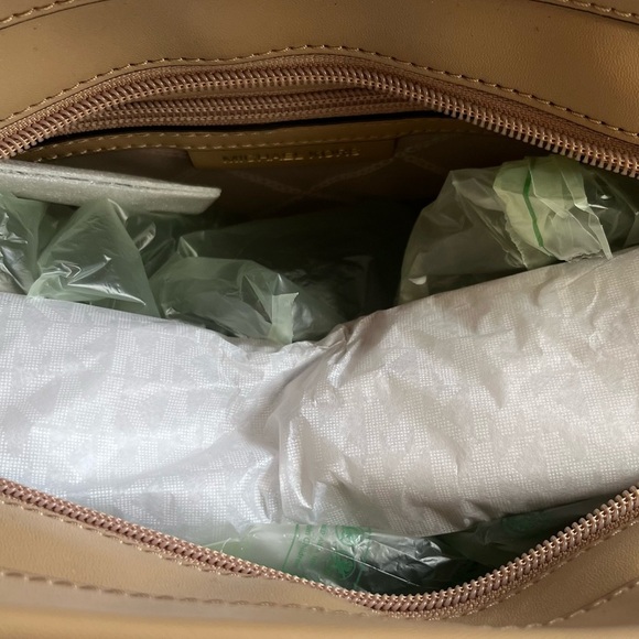 MICHAEL KORS-NWT Winston MD TZ Pocket Tote Bag in Camel - Picture 12 of 13